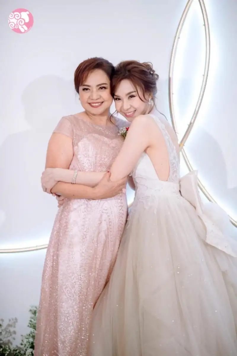 ชุดแม่เจ้าสาวราคาประหยัด เริ่มต้นเพียง 900